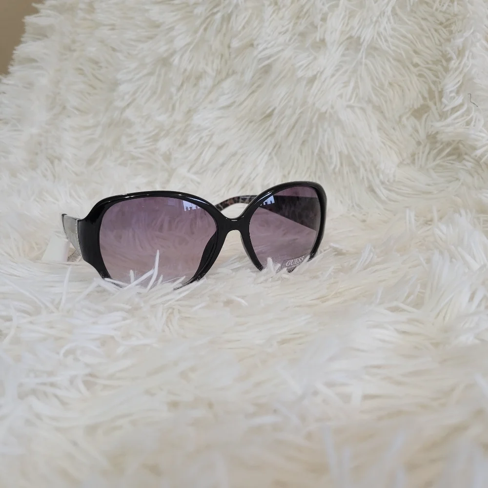 Guess Oversized Oval black sunglasses with inside leopard print